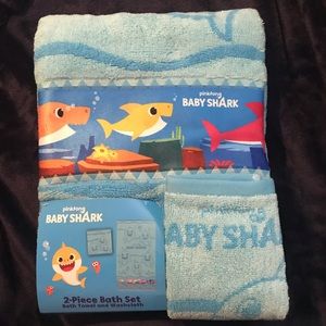 Baby Shark Finding Fun Bath Towel/Washcloth Set
